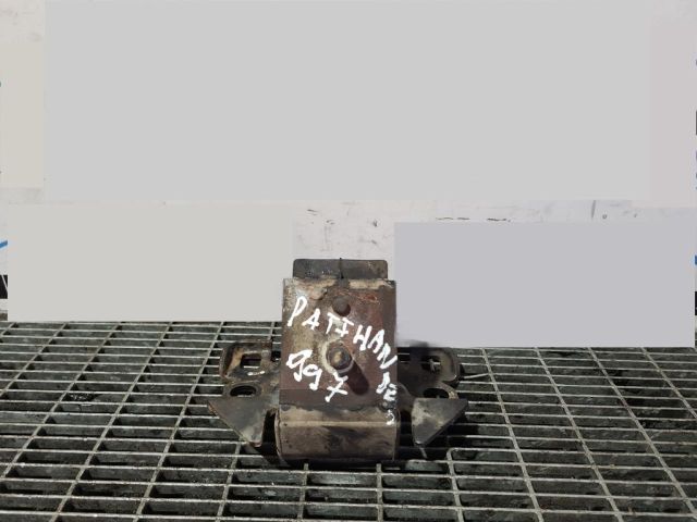 bontott NISSAN PATHFINDER Tartó Bak