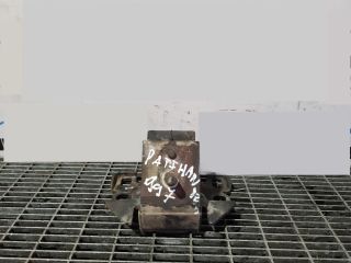 bontott NISSAN PATHFINDER Tartó Bak