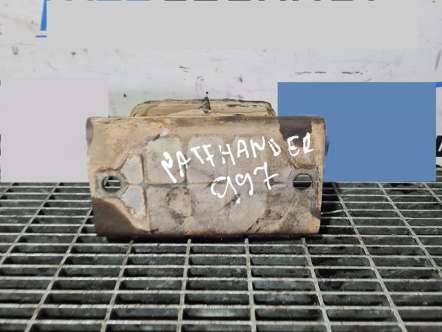 bontott NISSAN PATHFINDER Tartó Bak