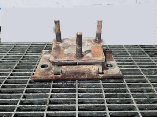 bontott NISSAN PATHFINDER Tartó Bak