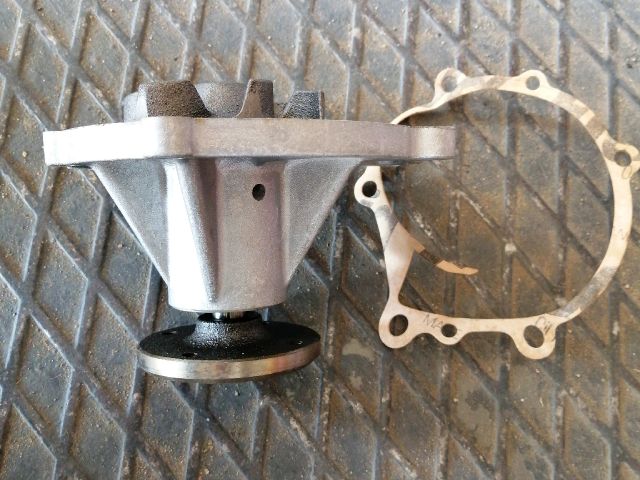 bontott NISSAN PICK UP Vízpumpa