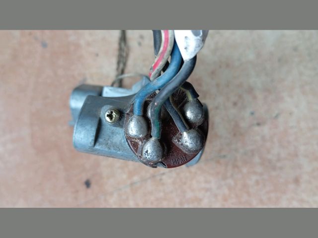 bontott NISSAN PICK UP Gyújtáskapcsoló