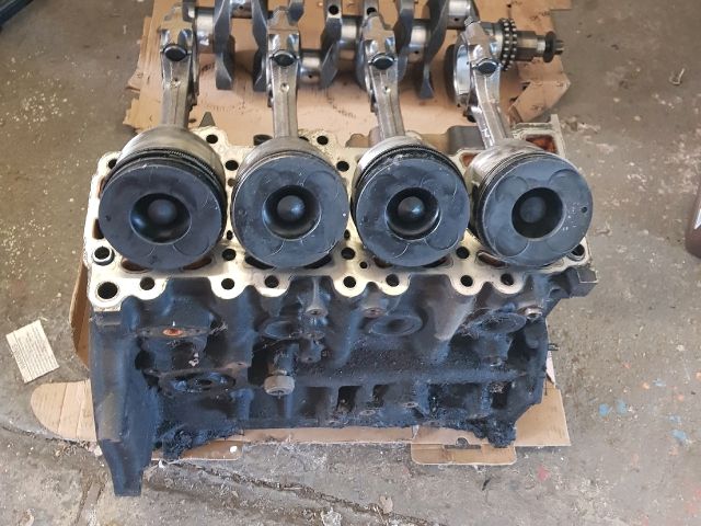 bontott NISSAN PICK UP Motorblokk (Fűzött)