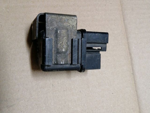 bontott NISSAN PICK UP Izzító Relé