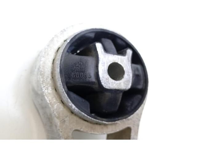 bontott NISSAN PRIMASTAR Első Motorfelfüggesztés