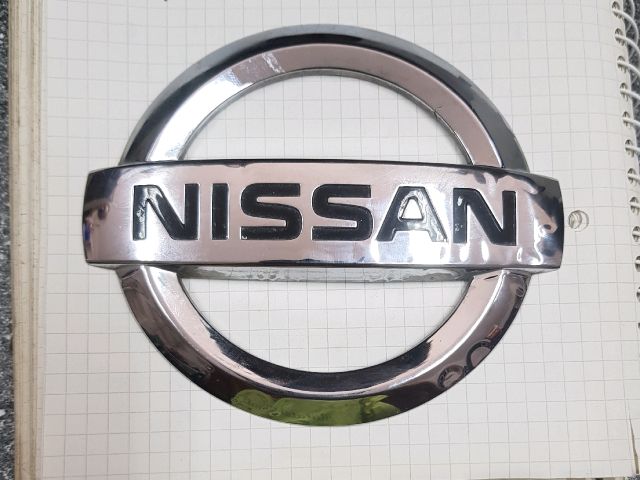 bontott NISSAN PRIMASTAR Hátsó Embléma