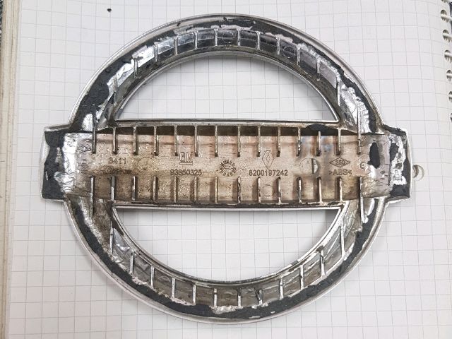 bontott NISSAN PRIMASTAR Hátsó Embléma