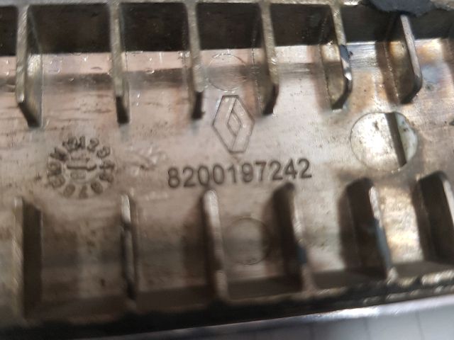 bontott NISSAN PRIMASTAR Hátsó Embléma