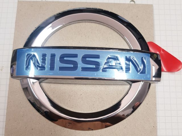 bontott NISSAN PRIMASTAR Hátsó Embléma