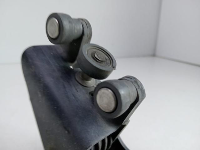 bontott NISSAN PRIMASTAR Tolóajtó Sín Görgő