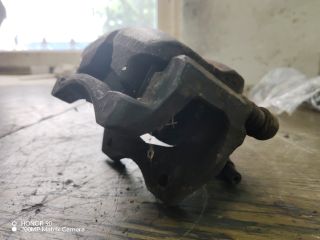 bontott NISSAN PRIMERA Bal első Féknyereg Munkahengerrel