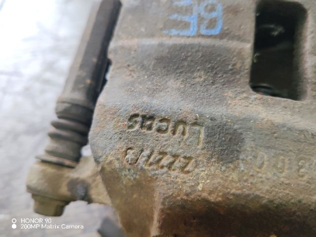 bontott NISSAN PRIMERA Bal első Féknyereg Munkahengerrel