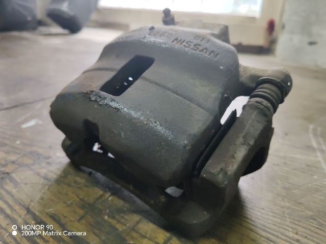 bontott NISSAN PRIMERA Jobb első Féknyereg Munkahengerrel