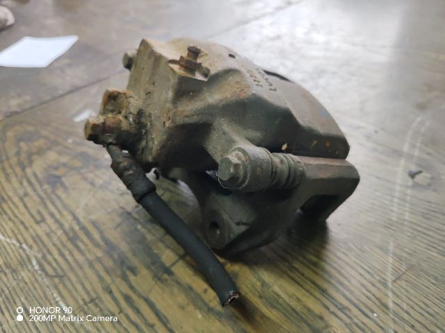 bontott NISSAN PRIMERA Jobb első Féknyereg Munkahengerrel