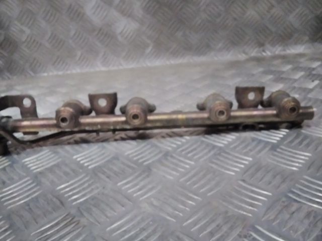 bontott NISSAN PRIMERA Porlasztó Sor / Híd