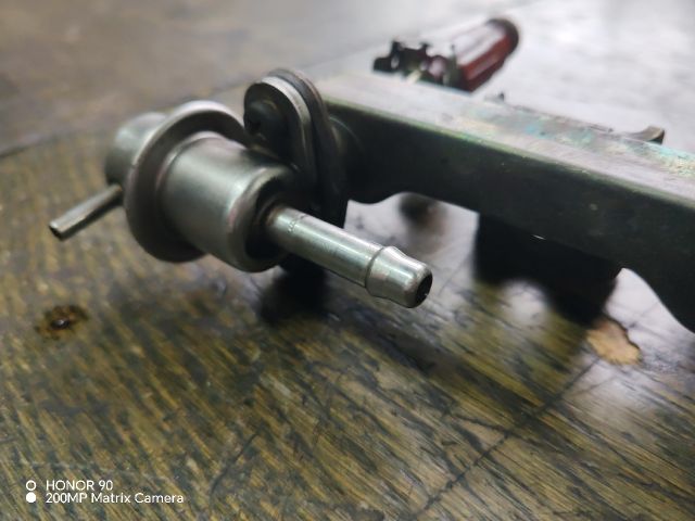 bontott NISSAN PRIMERA Porlasztó Sor / Híd