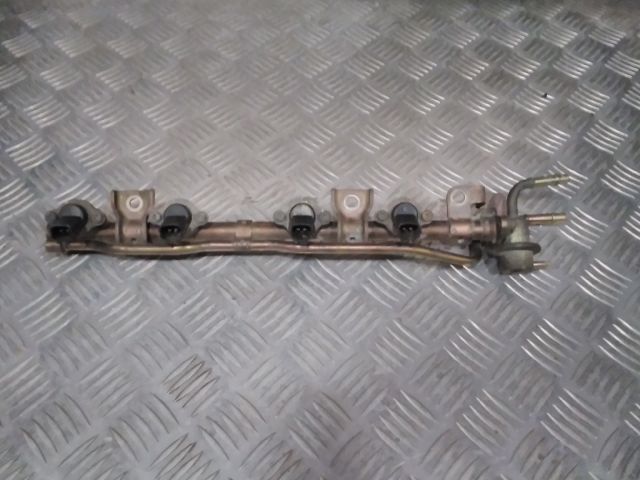 bontott NISSAN PRIMERA Porlasztó Sor / Híd