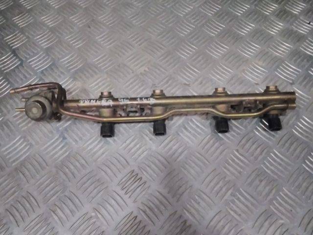 bontott NISSAN PRIMERA Porlasztó Sor / Híd