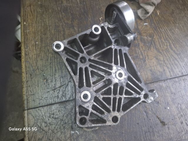 bontott NISSAN PRIMERA Szervó Tartó Bak Szíjfeszítővel