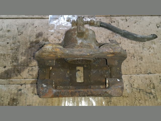 bontott NISSAN PRIMERA Jobb első Féknyereg Munkahengerrel