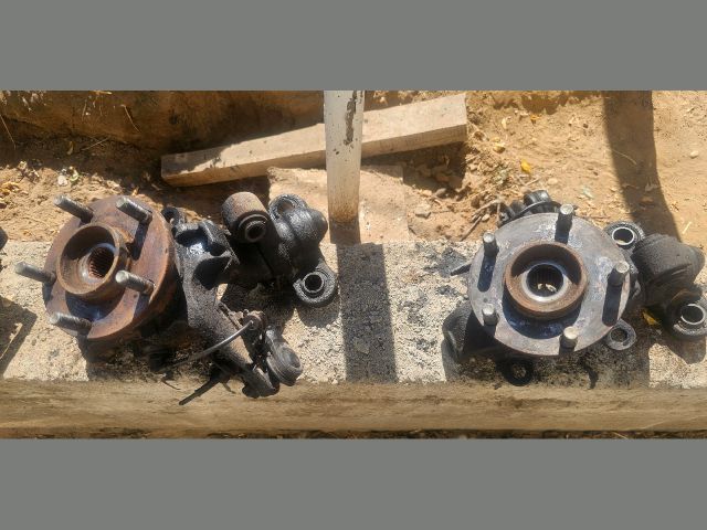 bontott NISSAN PRIMERA Jobb első Csonkállvány Kerékaggyal