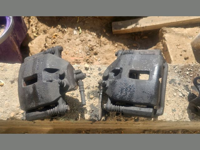 bontott NISSAN PRIMERA Jobb első Féknyereg Munkahengerrel