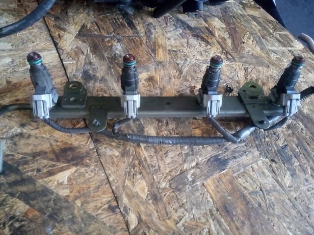 bontott NISSAN PRIMERA Porlasztó Sor / Híd