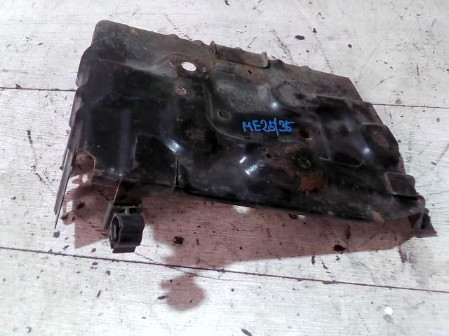 bontott NISSAN PRIMERA Akkumulátor Tartó