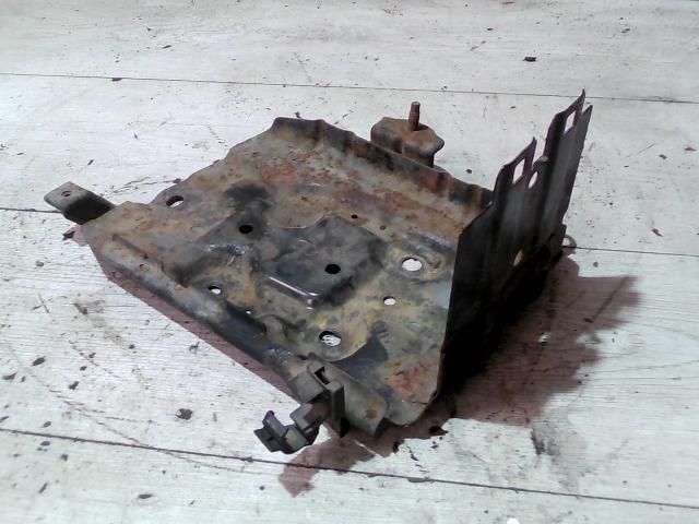 bontott NISSAN PRIMERA Akkumulátor Tartó