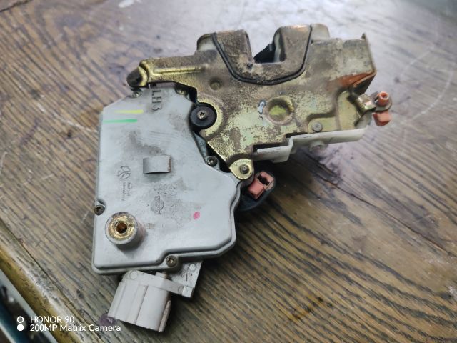 bontott NISSAN PRIMERA Bal első Ajtózár