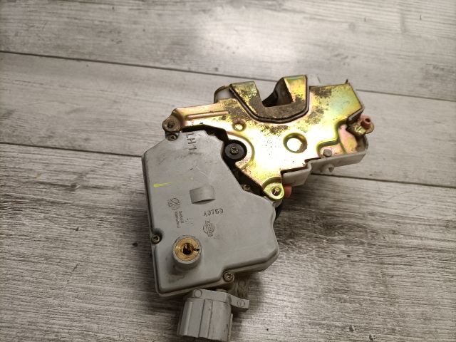 bontott NISSAN PRIMERA Bal első Ajtózár