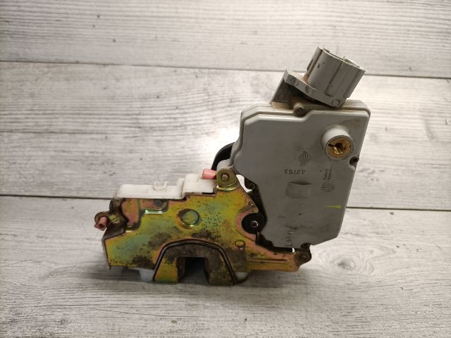 bontott NISSAN PRIMERA Bal első Ajtózár