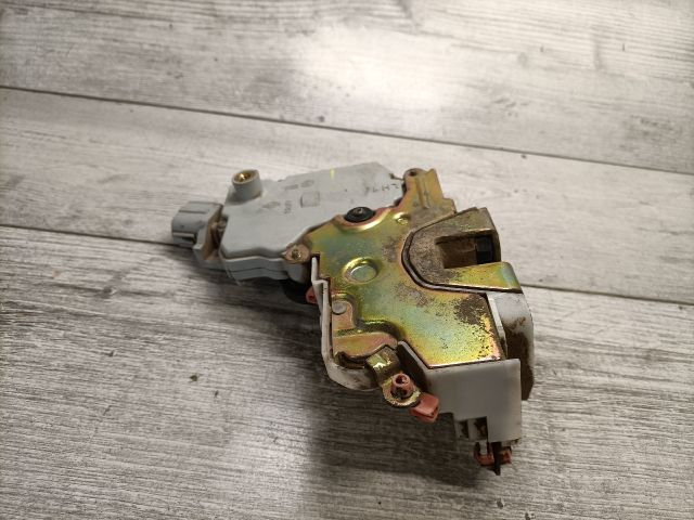 bontott NISSAN PRIMERA Bal első Ajtózár