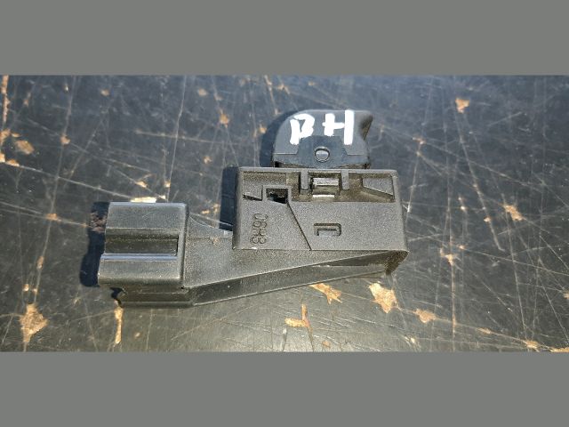 bontott NISSAN PRIMERA Bal hátsó Ablakemelő Kapcsoló