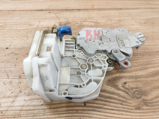 bontott NISSAN PRIMERA Bal hátsó Ajtózár