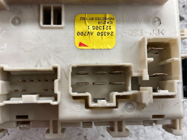 bontott NISSAN PRIMERA Biztosítéktábla Doboz