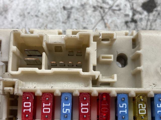 bontott NISSAN PRIMERA Biztosítéktábla Doboz