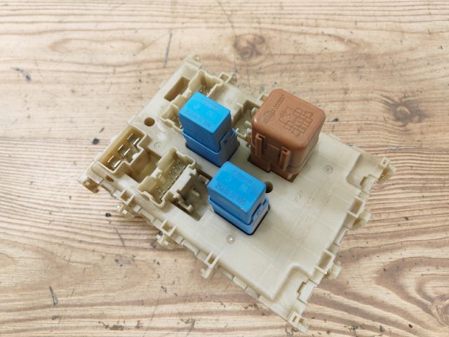 bontott NISSAN PRIMERA Biztosítéktábla Utastér