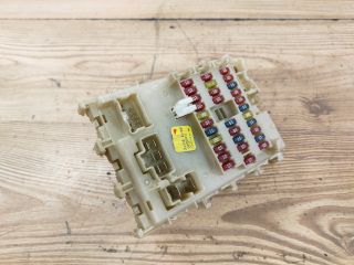 bontott NISSAN PRIMERA Biztosítéktábla Utastér