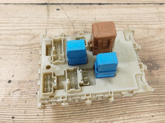 bontott NISSAN PRIMERA Biztosítéktábla Utastér