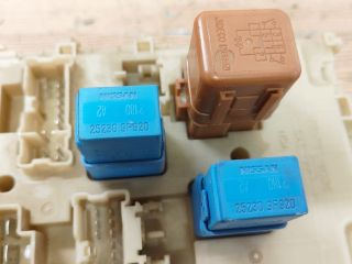 bontott NISSAN PRIMERA Biztosítéktábla Utastér