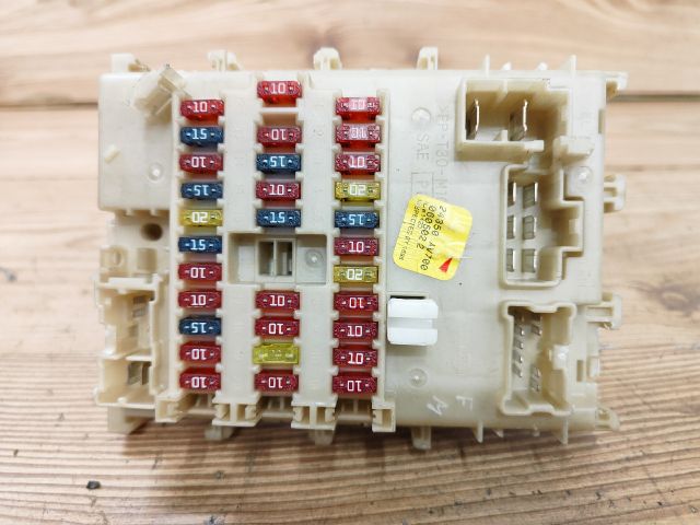 bontott NISSAN PRIMERA Biztosítéktábla Utastér