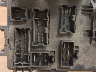 bontott NISSAN PRIMERA Biztosítéktábla Utastér