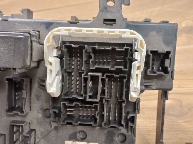 bontott NISSAN PRIMERA Biztosítéktábla Utastér