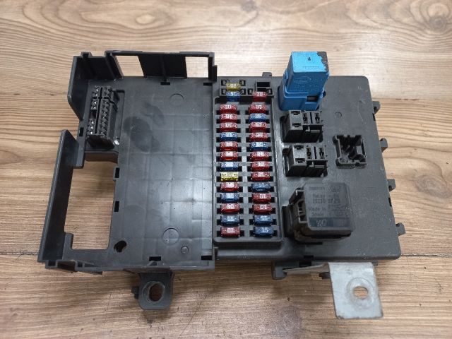 bontott NISSAN PRIMERA Biztosítéktábla Utastér