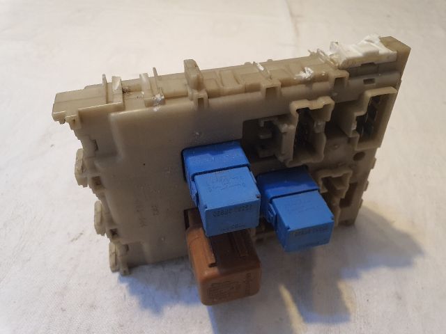 bontott NISSAN PRIMERA Biztosítéktábla Utastér