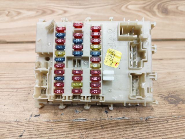 bontott NISSAN PRIMERA Biztosítéktábla Utastér