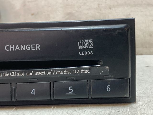 bontott NISSAN PRIMERA CD / DVD Tár