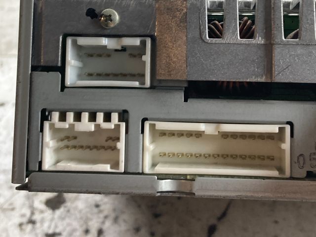 bontott NISSAN PRIMERA CD / DVD Tár