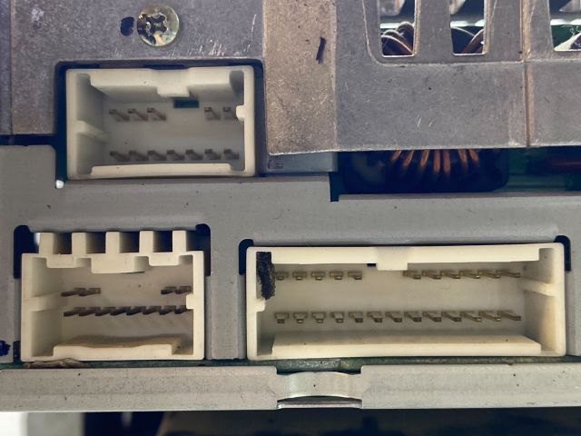 bontott NISSAN PRIMERA CD / DVD Tár